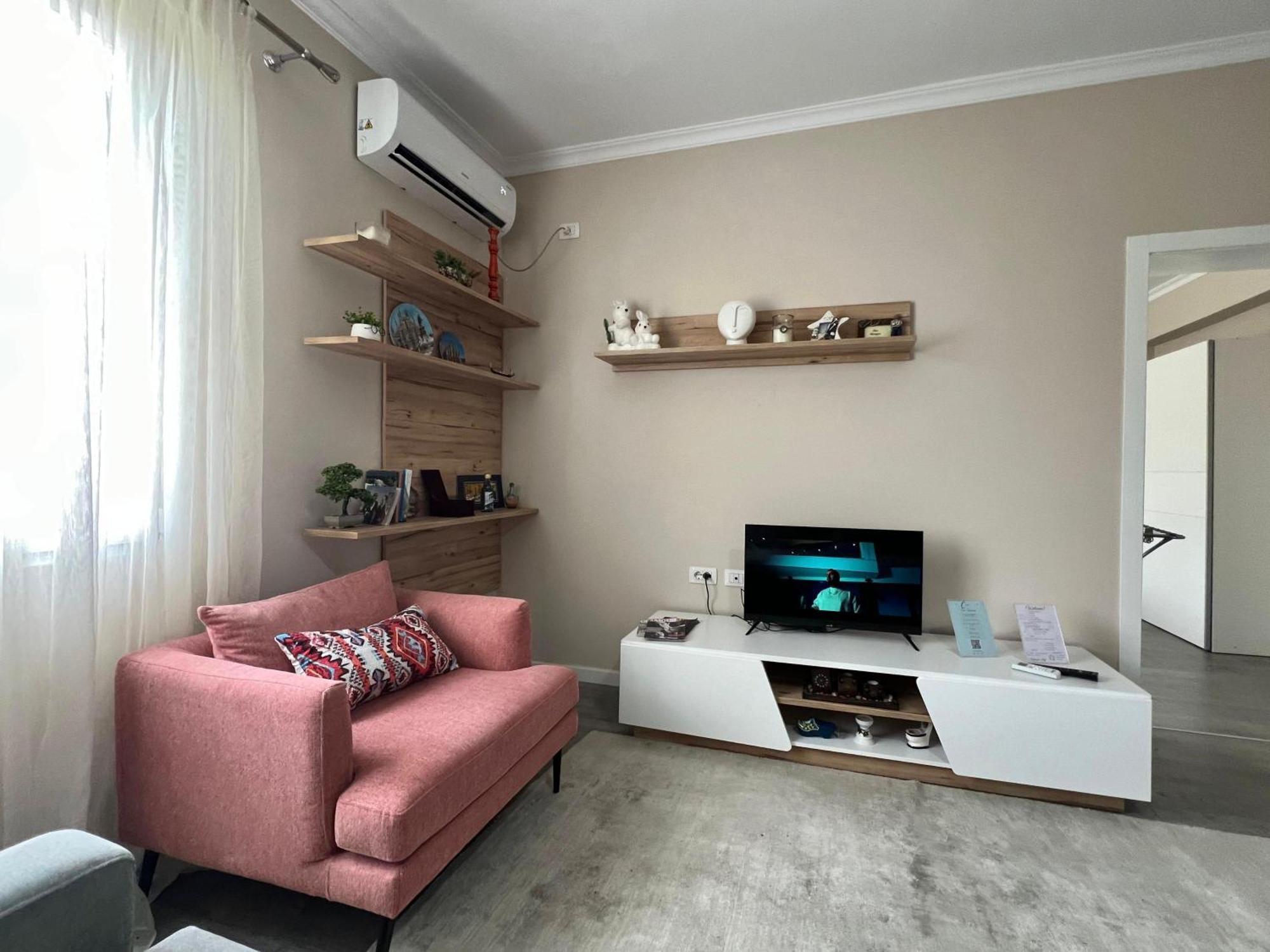 Cozy Flat Near Air Albania Stadium 1 *
